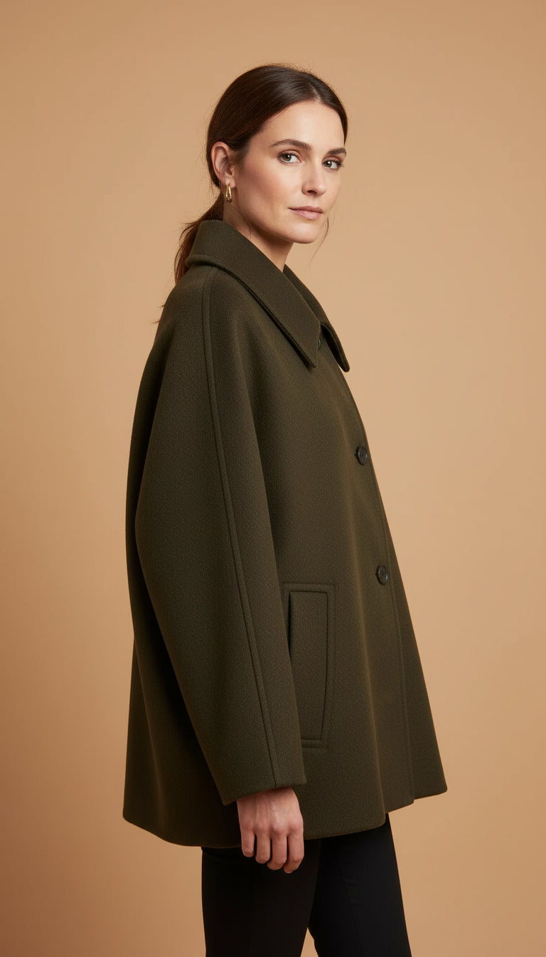 Matilde | Casaco Curto Trespassado – Elegância e Conforto Intemporal